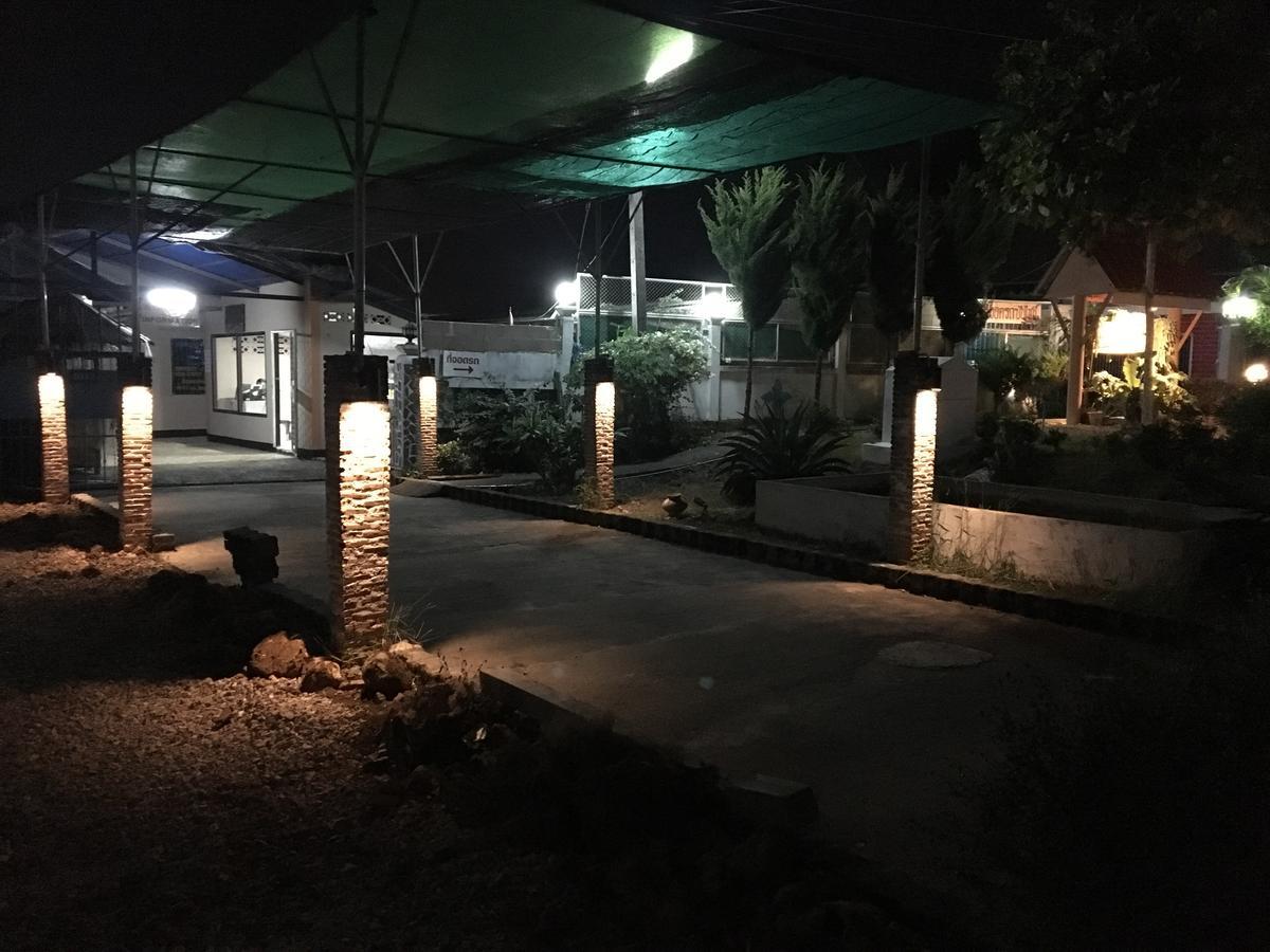 Sunshine Guesthouse Mae Сот Екстериор снимка